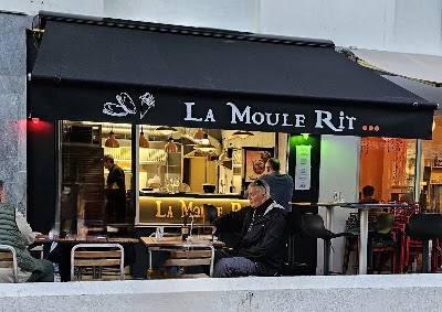 La Moule Rit ...