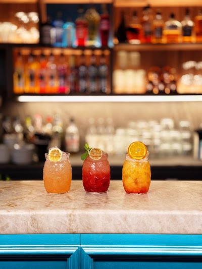 L'improbable Bar & Restaurant