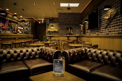 CHURCHILL PUB