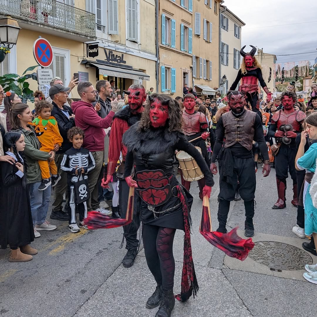 🎪 Le cirque des frayeurs débarque à Biot pour Halloween ! 🎃