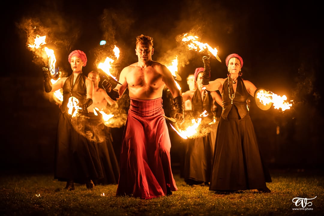 🌙 Quand la nuit tombe sur la Citadelle, les flammes s’éveillent…